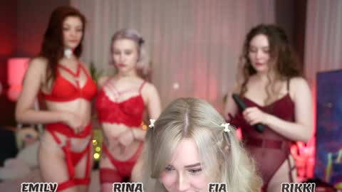 Snapshot of sunnyfia chatting on 09-19-25, 03:52 Fia  -  TG -  Mia -  Alice -  online show from 09-19-25, 03:52