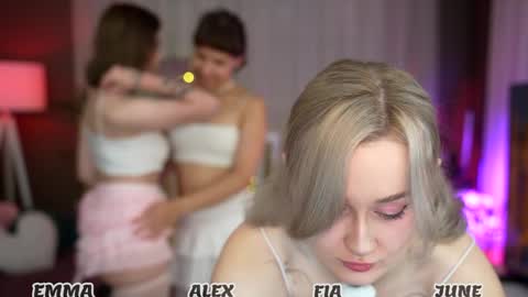 Snapshot of sunnyfia chatting on 09-20-25, 03:29 Fia  -  TG -  Mia -  Alice -  online show from 09-20-25, 03:29