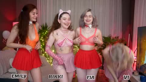 Snapshot of sunnyfia chatting on 09-22-25, 12:01 Fia  -  TG -  Mia -  Alice -  online show from 09-22-25, 12:01