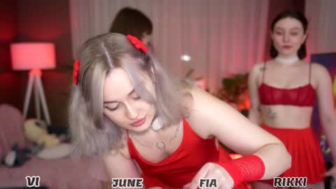 Snapshot of sunnyfia chatting on 10-06-25, 02:31 Fia  -  TG -  Mia -  Alice -  online show from 10-06-25, 02:31