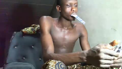 Snapshot of sunnyjohn447 chatting on 10-13-25, 08:36 Sunnyblack2 online show from 10-13-25, 08:36