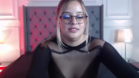 Snapshot of sunnyluxxx_ chatting on 07-18-26, 07:17 sunnyluxxx_ online show from 07-18-26, 07:17