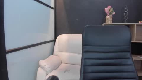 Snapshot of sunnypaytton chatting on 10-16-25, 12:39 Sunny online show from 10-16-25, 12:39