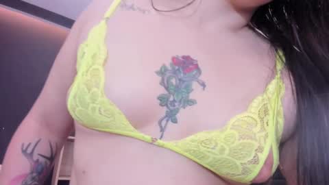 Snapshot of sunnypaytton chatting on 11-23-25, 12:27 Sunny online show from 11-23-25, 12:27