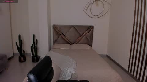 Sunny Rivers online show from 06-12-26, 05:23