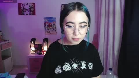 Snapshot of sunset_pienk chatting on 05-27-26, 05:04 Sunset online show from 05-27-26, 05:04