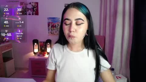 Snapshot of sunset_pienk chatting on 06-22-26, 05:15 Sunset online show from 06-22-26, 05:15