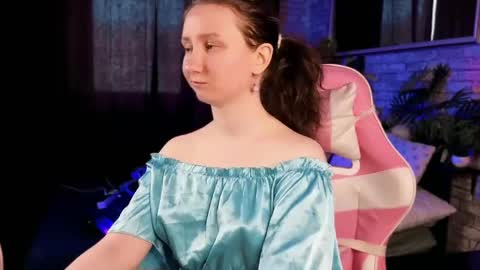 Snapshot of sunshine_blaze chatting on 05-05-26, 01:41 Alice online show from 05-05-26, 01:41
