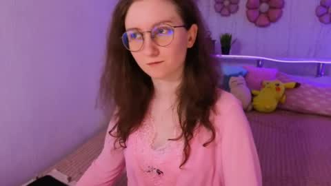 Snapshot of sunshine_blaze chatting on 05-07-26, 02:33 Alice online show from 05-07-26, 02:33