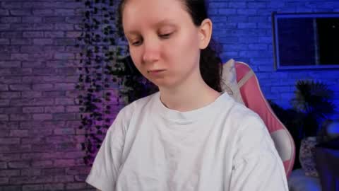 Snapshot of sunshine_blaze chatting on 05-13-26, 05:49 Alice online show from 05-13-26, 05:49