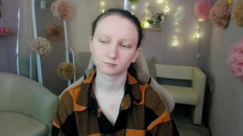 Snapshot of sunshine_blaze chatting on 05-17-26, 05:49 Alice online show from 05-17-26, 05:49
