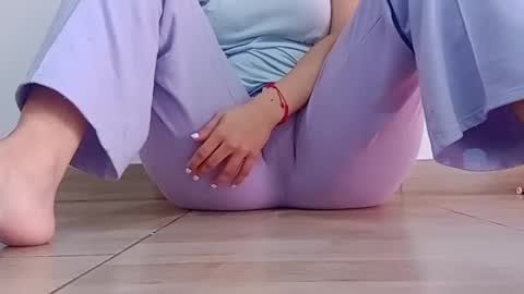 Annie online show from 09-26-25, 04:11