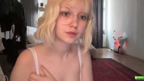 Snapshot of super_pixie chatting on 07-22-26, 01:47 super_pixie online show from 07-22-26, 01:47