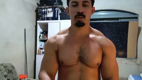Snapshot of superbigmr chatting on 07-08-26, 03:33 james online show from 07-08-26, 03:33