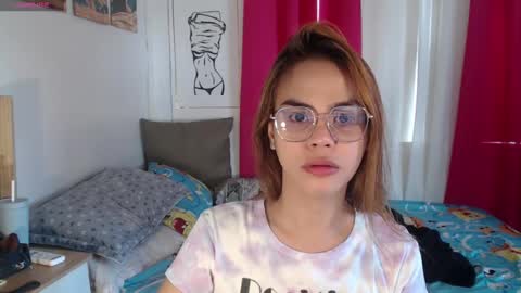 Snapshot of superhotvaleria chatting on 10-28-25, 12:25 Im val online show from 10-28-25, 12:25