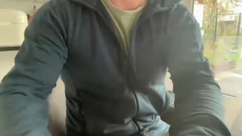 Snapshot of surfstar81 chatting on 10-28-25, 09:13 surfstar81 online show from 10-28-25, 09:13