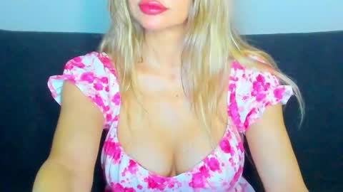 Snapshot of surikiss chatting on 09-21-25, 09:38 surikiss online show from 09-21-25, 09:38