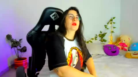 Snapshot of susan_fox1 chatting on 06-13-26, 07:34 Dani online show from 06-13-26, 07:34
