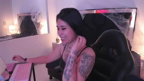 susanvilla online show from 10-24-25, 02:57