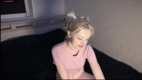 Sue online show from 02-06-26, 03:37