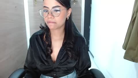 Snapshot of sussan_love01 chatting on 02-18-25, 02:16 Susan online show from 02-18-25, 02:16