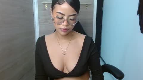 Snapshot of sussan_love01 chatting on 02-19-25, 06:00 Susan online show from 02-19-25, 06:00