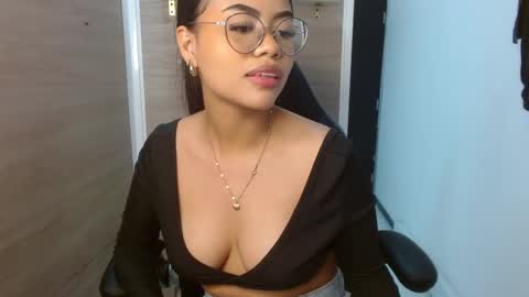 Snapshot of sussan_love01 chatting on 02-19-25, 09:03 Susan online show from 02-19-25, 09:03