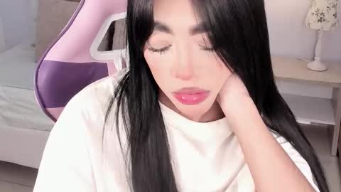 Snapshot of sussie_thompsom chatting on 12-19-25, 05:31 Sussie Tompsom online show from 12-19-25, 05:31