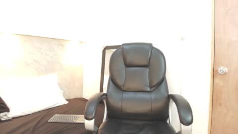 Sussy online show from 01-06-26, 05:49