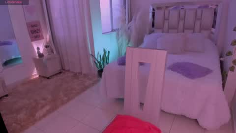 sussy_bell_ online show from 04-30-26, 10:36