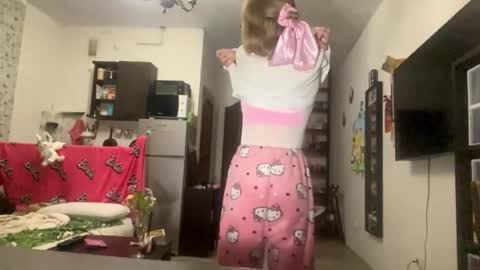 Suzanna online show from 04-16-26, 10:12