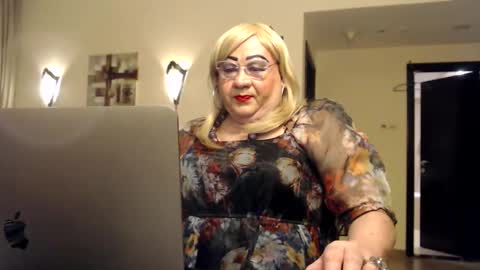 Snapshot of suzannebanci chatting on 01-10-25, 06:49 My name is Sissy or more fully Suzanna Aprilia Maria Mariquita Catarina Chinita Banci. Soy una puta - que chimba ladybug online show from 01-10-25, 06:49