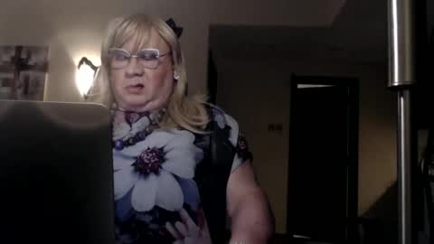 Snapshot of suzannebanci chatting on 02-28-25, 09:55 My name is Sissy or more fully Suzanna Aprilia Maria Mariquita Catarina Chinita Banci. Soy una puta - que chimba ladybug online show from 02-28-25, 09:55