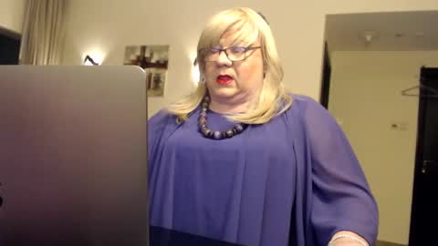 Snapshot of suzannebanci chatting on 09-19-25, 06:30 My name is Sissy or more fully Suzanna Aprilia Maria Mariquita Catarina Chinita Banci. Soy una puta - que chimba ladybug online show from 09-19-25, 06:30