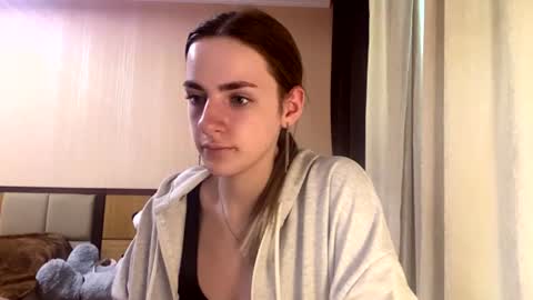 Snapshot of suzannetigerino chatting on 06-29-26, 10:15 Emila online show from 06-29-26, 10:15