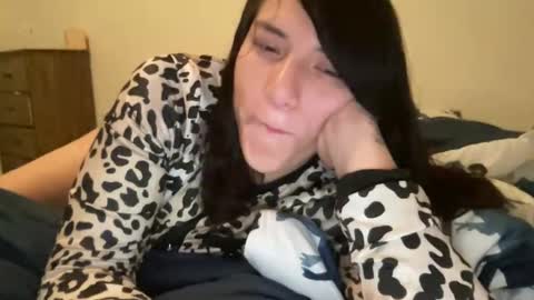 Snapshot of suzyishellawet chatting on 04-05-26, 02:31 Suzy online show from 04-05-26, 02:31