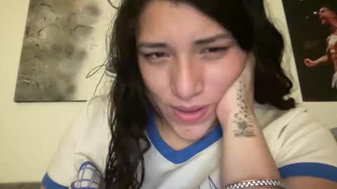 Snapshot of suzyishellawet chatting on 04-15-26, 03:35 Suzy online show from 04-15-26, 03:35