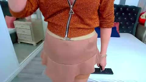 Snapshot of suzzysun chatting on 12-10-24, 07:11 Ana online show from 12-10-24, 07:11