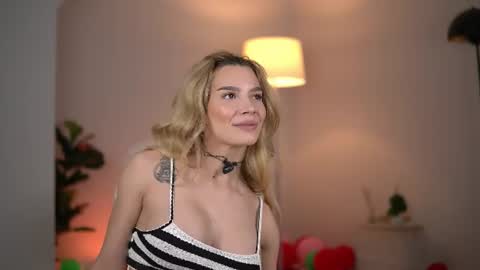 Snapshot of svveetluna chatting on 06-22-26, 03:25 SweetLuna online show from 06-22-26, 03:25