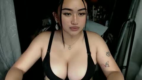 Snapshot of sw33tgirl_moaner chatting on 04-30-26, 02:45 Angelic Baby online show from 04-30-26, 02:45