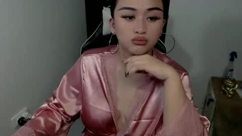 Snapshot of sw33tgirl_moaner chatting on 05-25-26, 08:31 Angelic Baby online show from 05-25-26, 08:31