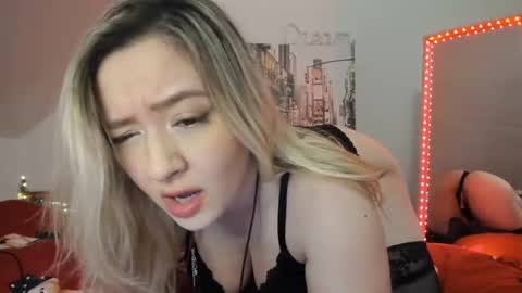 Snapshot of sweet4you1992 chatting on 01-02-25, 09:00 Anne Marie online show from 01-02-25, 09:00