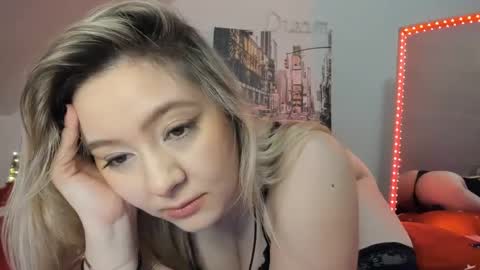 Snapshot of sweet4you1992 chatting on 01-03-25, 08:32 Anne Marie online show from 01-03-25, 08:32