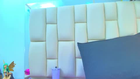 Amye  online show from 10-25-25, 07:08