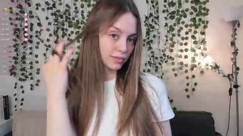 Snapshot of sweet_and_flirt chatting on 10-21-25, 07:42 Alice online show from 10-21-25, 07:42