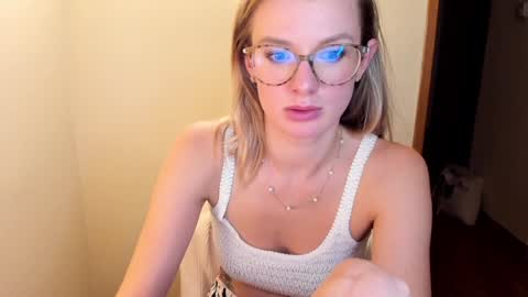Snapshot of sweet_angel_a chatting on 12-16-24, 09:41 Ann - your sweet girl online show from 12-16-24, 09:41