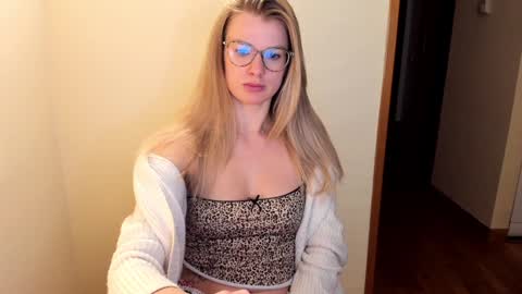 Snapshot of sweet_angel_a chatting on 01-07-25, 11:45 Ann - your sweet girl online show from 01-07-25, 11:45