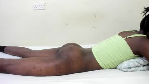 sweet_arya1 online show from 11-17-25, 10:59