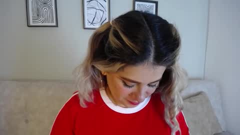 Bella Valery online show from 11-24-25, 10:53