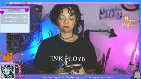 Snapshot of sweet_bluee chatting on 10-01-25, 02:28 Tutti  online show from 10-01-25, 02:28